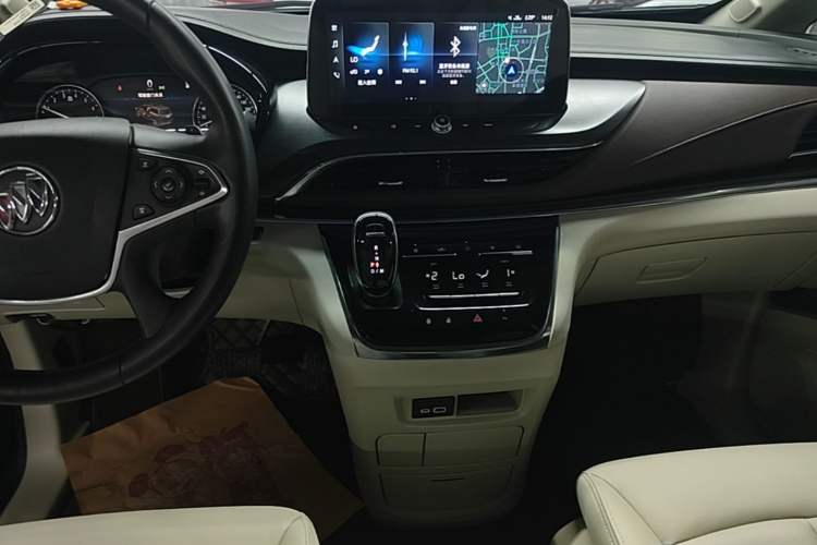 Used Buick GL8 2021 Land Cruiser Executive Class 652T Luxury Model Audio And AC Panel