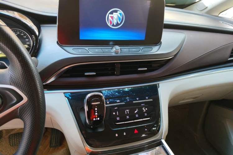 Used Buick GL8 2021 Land Cruiser Executive Class 652T Comfort Model Audio And AC Panel