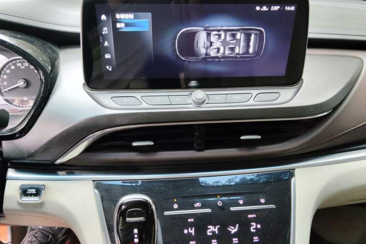 Used Buick GL8 2021 Land Cruiser Executive 652T Premium Model Audio And AC Panel