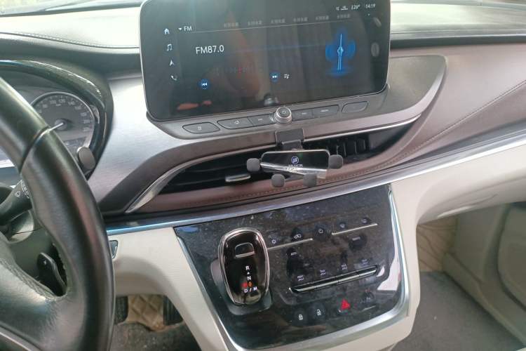 Used Buick GL8 2021 Land Cruiser Executive Class 652T Luxury Model Audio And AC Panel