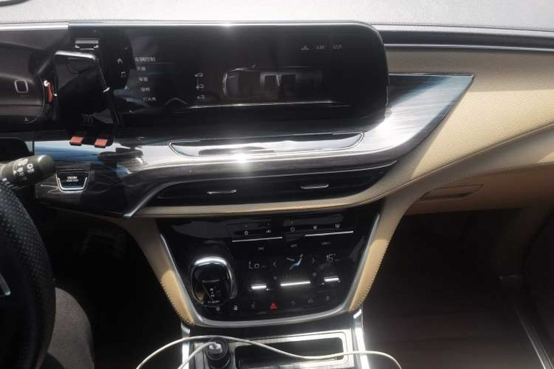 Used Buick GL8 2021 ES Land Cruiser 653T Luxury Edition Audio And AC Panel