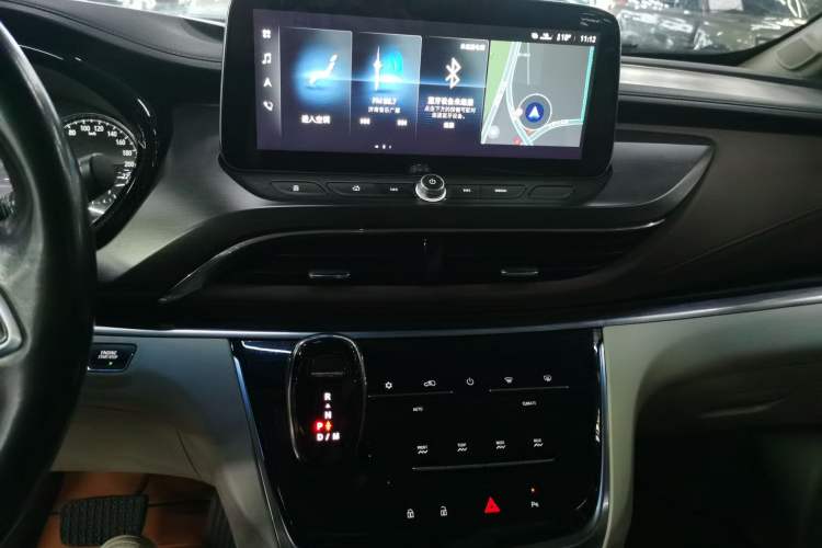 Used Buick GL8 2021 Land Cruiser Executive Class 652T Luxury Model Audio And AC Panel