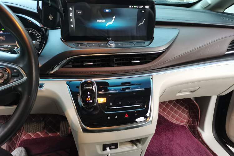 Used Buick GL8 2021 Land Cruiser Executive Class 652T Luxury Model Audio And AC Panel