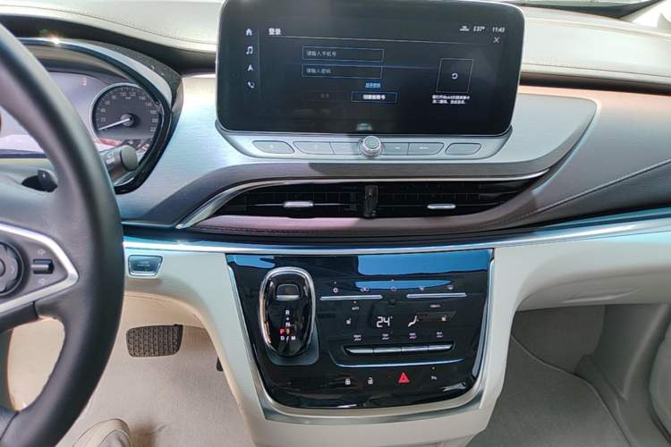 Used Buick GL8 2021 Land Cruiser Executive Class 652T Luxury Model Audio And AC Panel