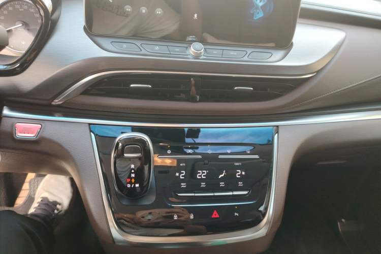 Used Buick GL8 2021 Land Cruiser Executive Class 652T Luxury Model Audio And AC Panel