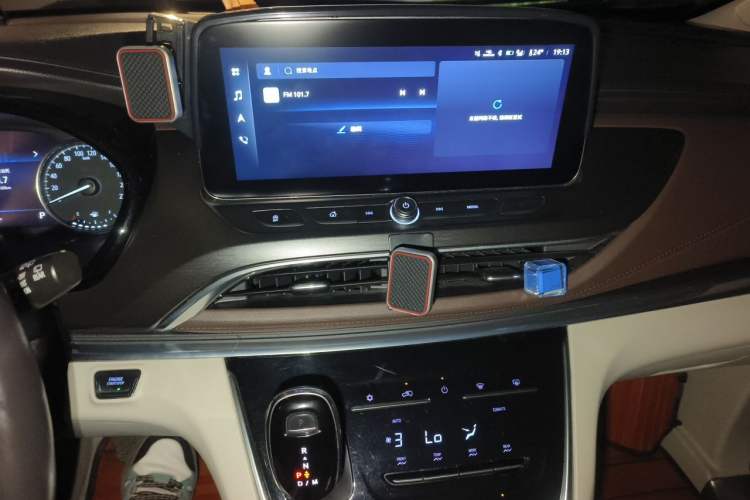 Used Buick GL8 2021 Land Cruiser Executive Class 652T Luxury Model Audio And AC Panel