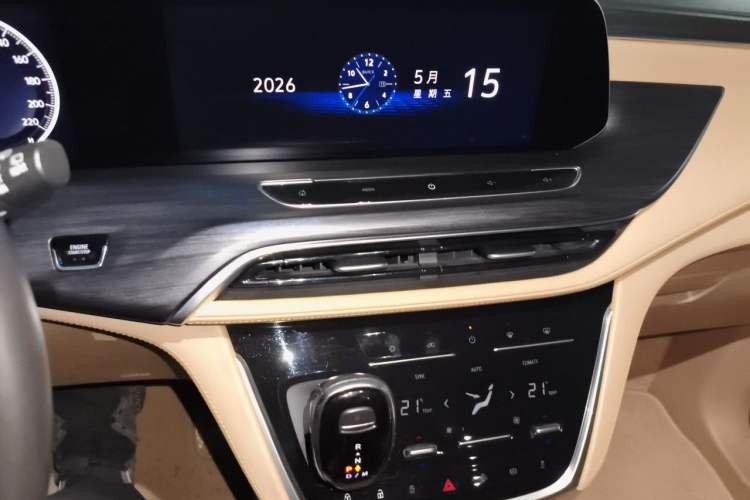 Used Buick GL8 2021 ES Land Cruiser 653T Flagship Model Audio And AC Panel