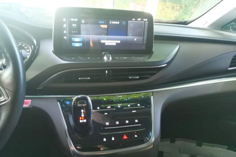 Used Buick GL8 2021 Land Cruiser Executive Class 652T Luxury Model Audio And AC Panel