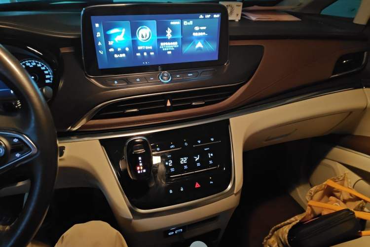 Used Buick GL8 2021 Land Cruiser Executive Class 652T Luxury Model Audio And AC Panel