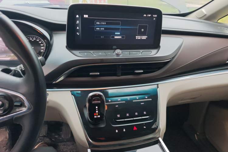 Used Buick GL8 2021 Land Cruiser Executive Class 652T Luxury Model Audio And AC Panel