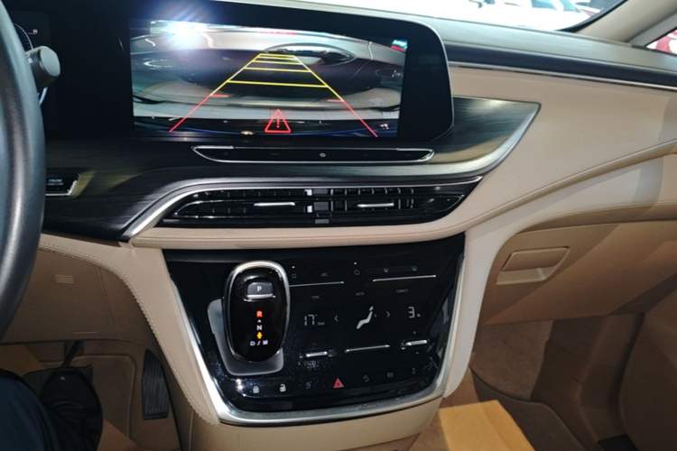 Used Buick GL8 2021 ES Land Cruiser 653T Luxury Edition Audio And AC Panel