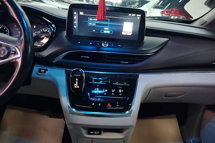 Used Buick GL8 2021 Land Cruiser Executive Class 652T Luxury Model Audio And AC Panel