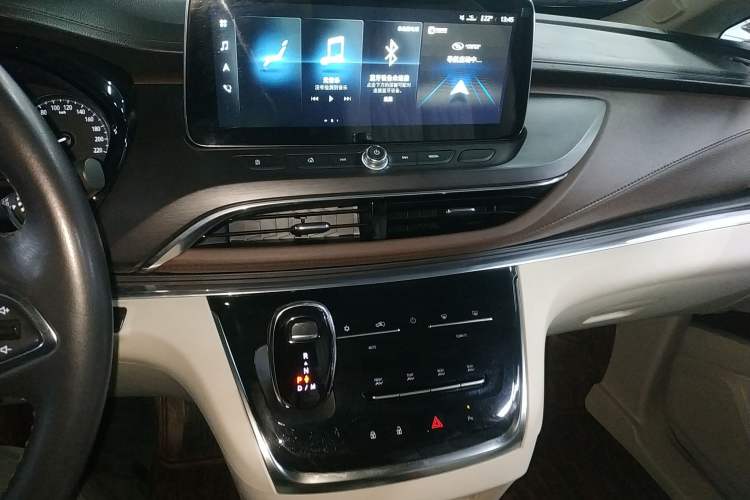 Used Buick GL8 2021 Land Cruiser Executive Class 652T Luxury Model Audio And AC Panel