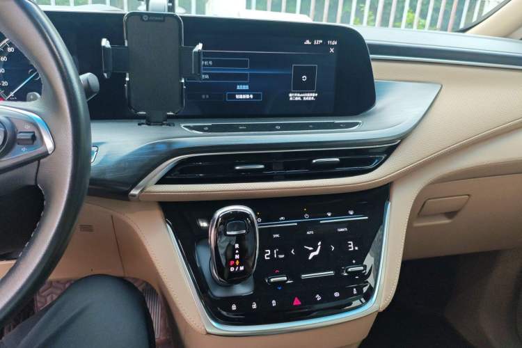 Used Buick GL8 2021 ES Land Cruiser 653T Luxury Edition Audio And AC Panel