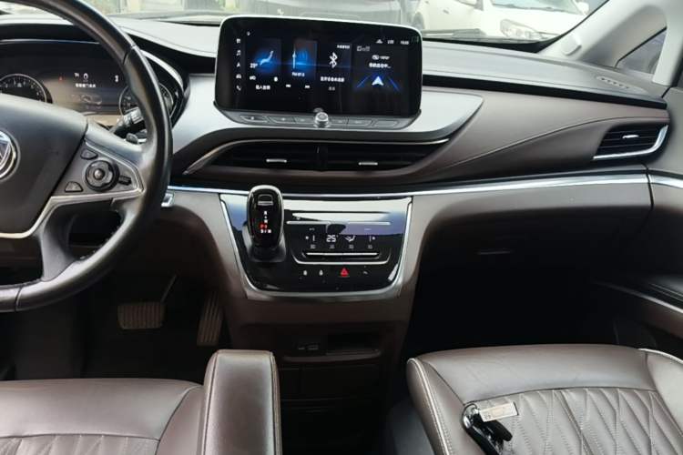 Used Buick GL8 2021 Land Cruiser Executive Class 652T Luxury Model Audio And AC Panel