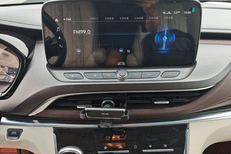 Used Buick GL8 2021 Land Cruiser Executive Class 652T Luxury Model Audio And AC Panel
