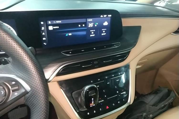 Used Buick GL8 2021 ES Land Cruiser 653T Flagship Model Audio And AC Panel