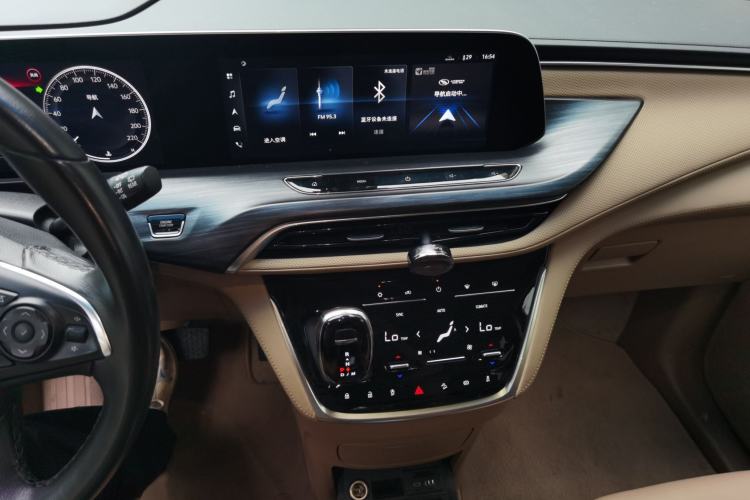 Used Buick GL8 2021 ES Landtrek 653T Luxury Model Audio And AC Panel