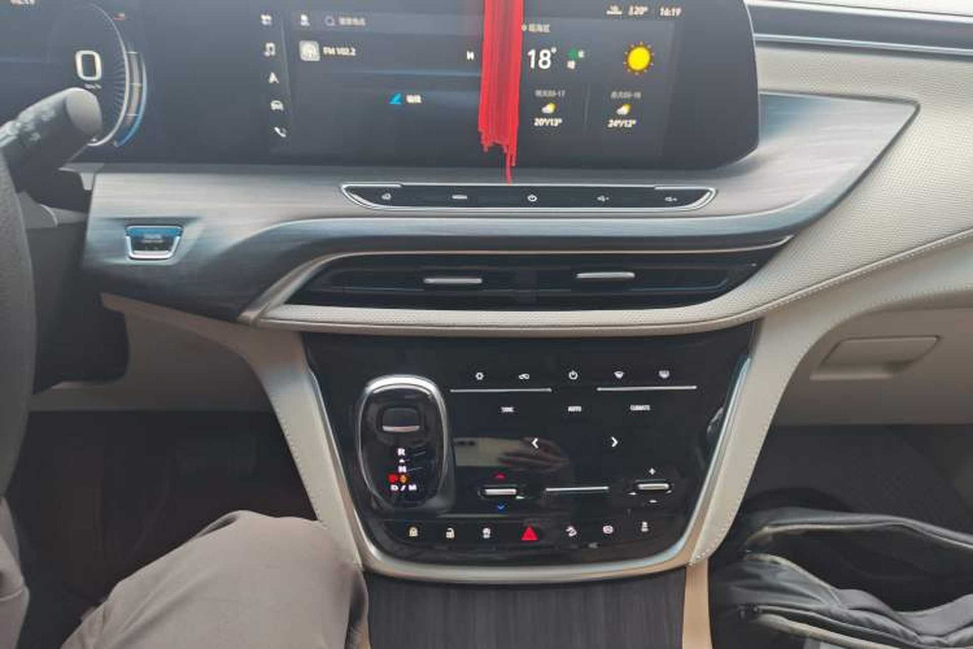 Used Buick GL8 2021 ES Landtrek 653T Comfort Edition Audio And AC Panel