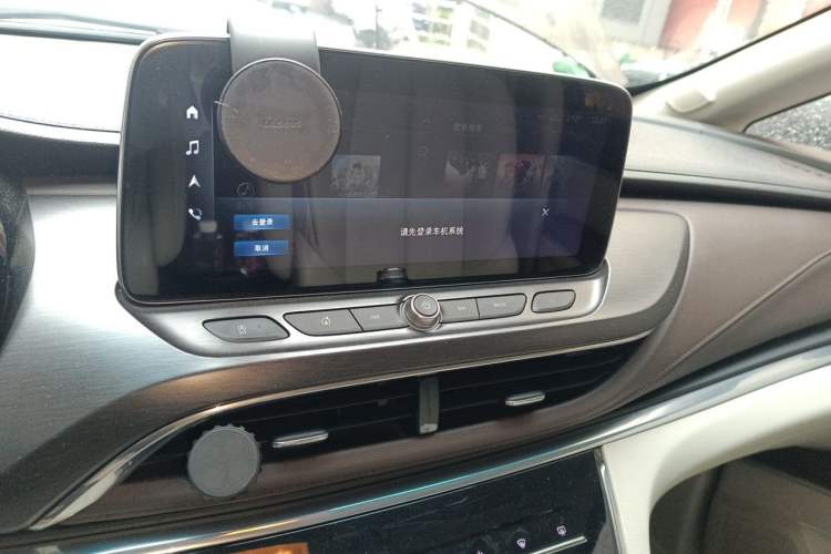 Used Buick GL8 2021 Land Cruiser Executive Class 652T Luxury Model Audio And AC Panel