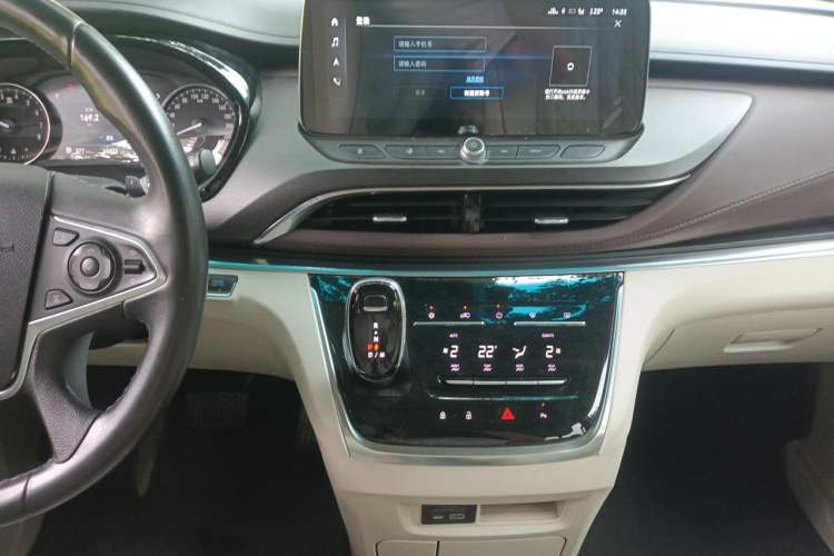 Used Buick GL8 2021 Land Cruiser Executive Class 652T Luxury Model Audio And AC Panel