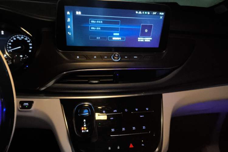 Used Buick GL8 2021 Land Cruiser Executive Class 652T Comfort Model Audio And AC Panel