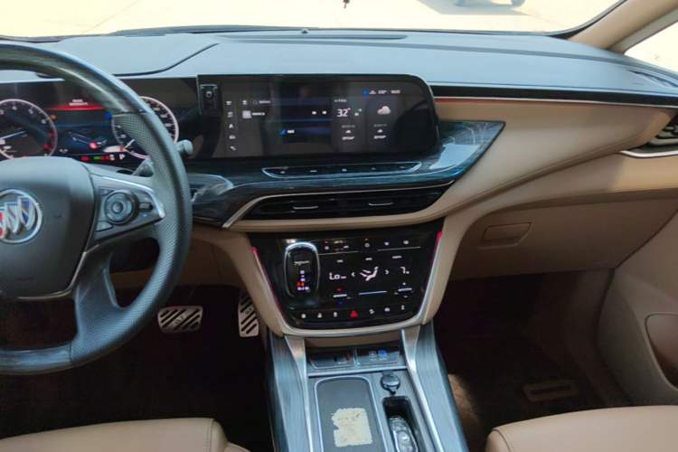 Used Buick GL8 2021 ES Land Cruiser 653T Luxury Edition Audio And AC Panel