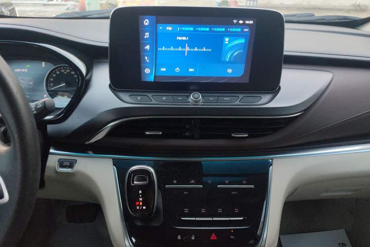 Used Buick GL8 2021 Land Cruiser Executive Class 652T Comfort Model Audio And AC Panel
