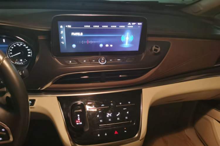 Used Buick GL8 2021 Land Cruiser Executive Class 652T Luxury Model Audio And AC Panel