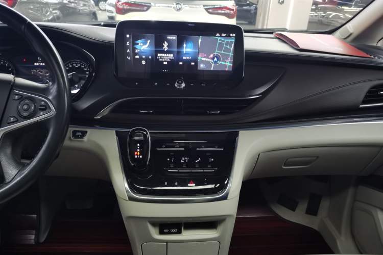 Used Buick GL8 2021 Land Cruiser Executive Class 652T Luxury Model Audio And AC Panel