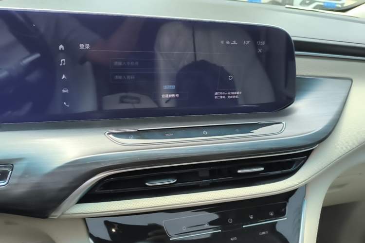 Used Buick GL8 2021 ES Landtrek 653T Comfort Edition Audio And AC Panel