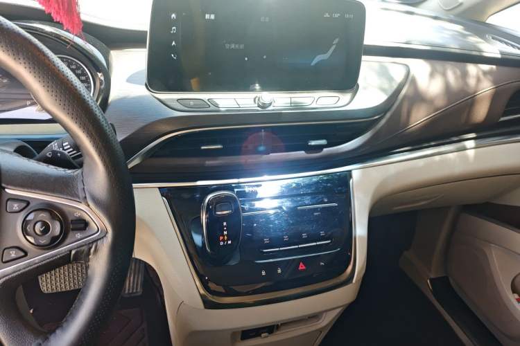 Used Buick GL8 2021 Land Cruiser Executive Class 652T Luxury Model Audio And AC Panel