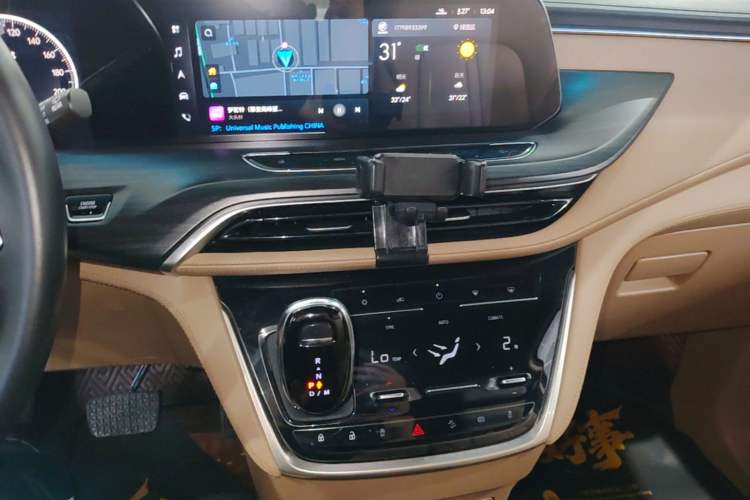 Used Buick GL8 2021 ES Land Cruiser 653T Luxury Edition Audio And AC Panel