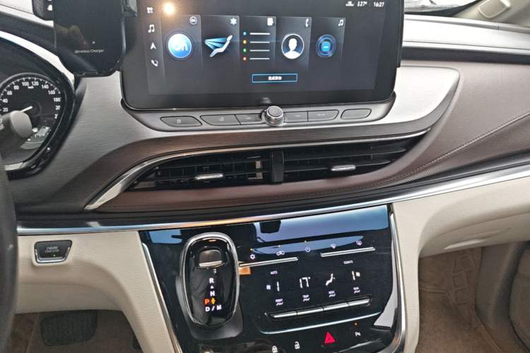 Used Buick GL8 2021 Land Cruiser Executive Class 652T Luxury Model Audio And AC Panel