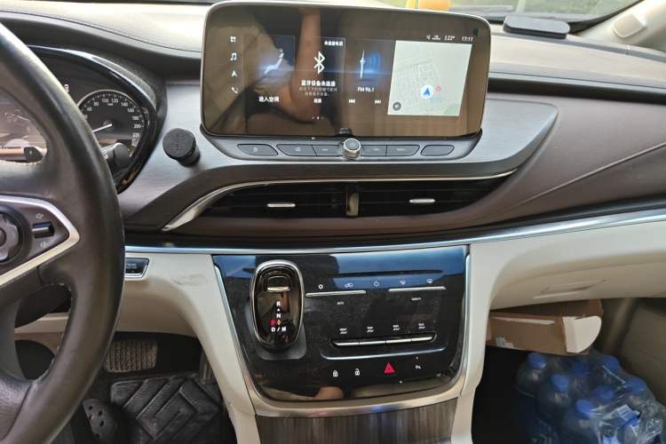 Used Buick GL8 2021 Land Cruiser Executive Class 652T Luxury Model Audio And AC Panel