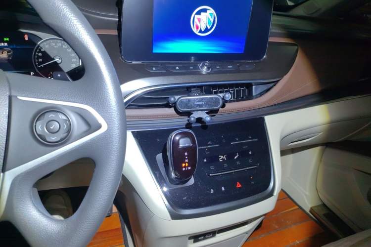 Used Buick GL8 2021 Land Cruiser Executive Class 652T Comfort Model Audio And AC Panel