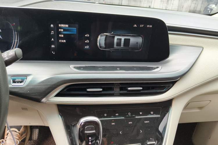 Used Buick GL8 2021 ES Landtrek 653T Comfort Edition Audio And AC Panel