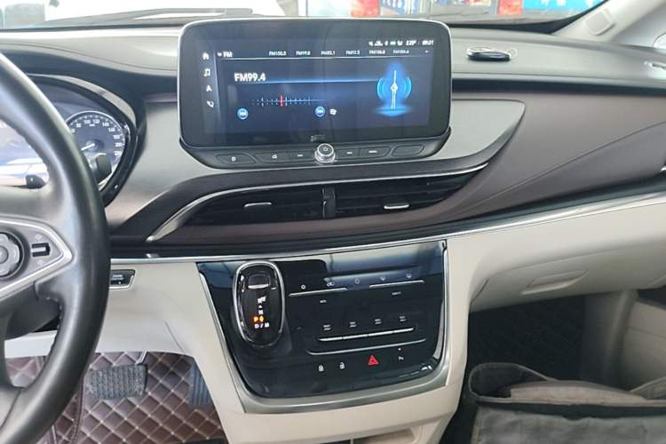 Used Buick GL8 2021 Land Cruiser Executive Class 652T Luxury Model Audio And AC Panel