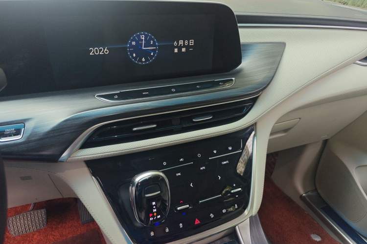 Used Buick GL8 2021 ES Landtrek 653T Comfort Edition Audio And AC Panel