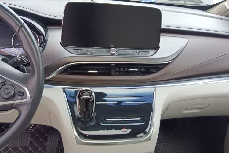 Used Buick GL8 2021 Land Cruiser Executive Class 652T Luxury Model Audio And AC Panel