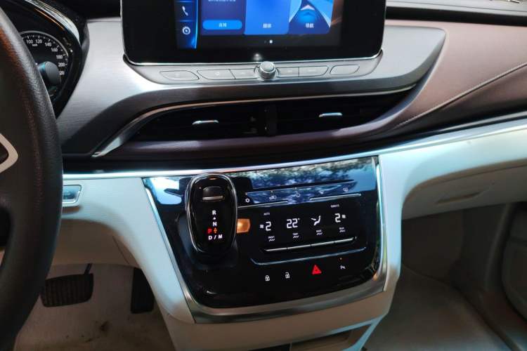 Used Buick GL8 2021 Land Cruiser Executive Class 652T Comfort Model Audio And AC Panel