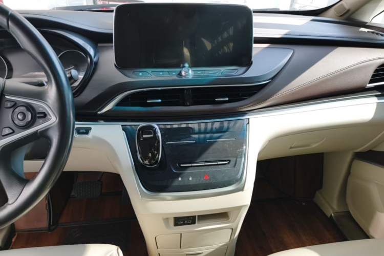 Used Buick GL8 2021 Land Cruiser Executive Class 652T Luxury Model Audio And AC Panel