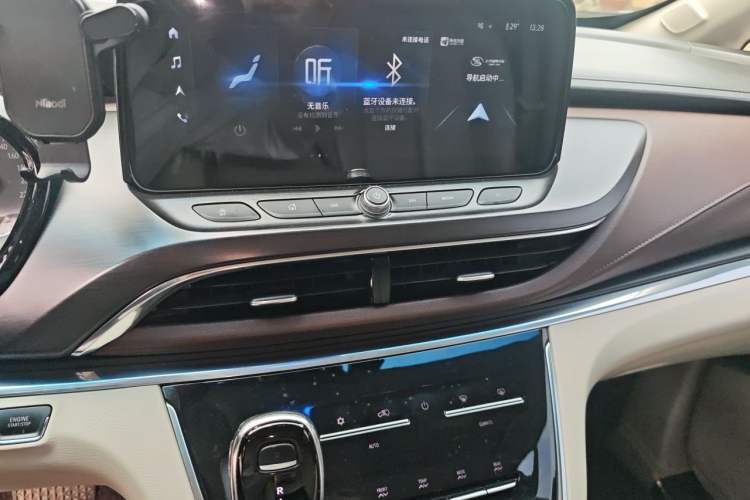 Used Buick GL8 2021 Land Cruiser Executive Class 652T Luxury Model Audio And AC Panel