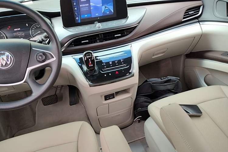 Used Buick GL8 2021 Land Cruiser Executive Class 652T Comfort Model Audio And AC Panel