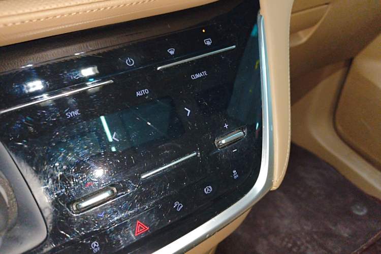 Used Buick GL8 2021 ES Land Cruiser 653T Luxury Edition Audio And AC Panel