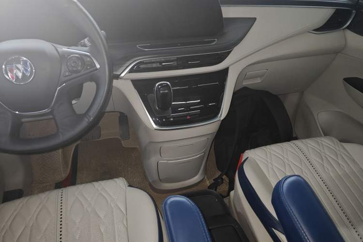 Used Buick GL8 2021 ES Landtrek 653T Comfort Edition Audio And AC Panel