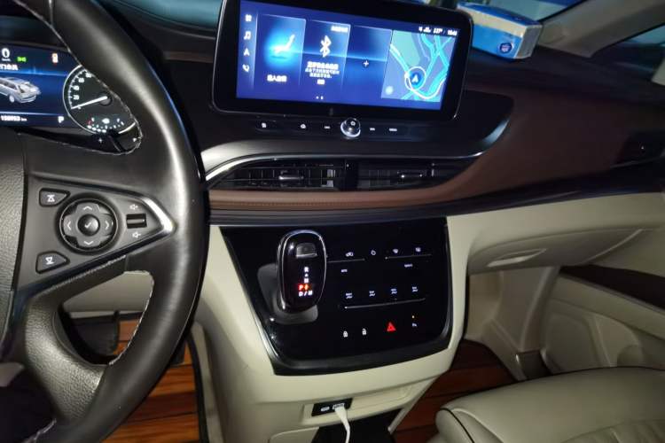 Used Buick GL8 2021 Land Cruiser Executive Class 652T Luxury Model Audio And AC Panel