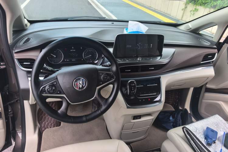 Used Buick GL8 2021 Land Cruiser Executive Class 652T Luxury Model Center Console