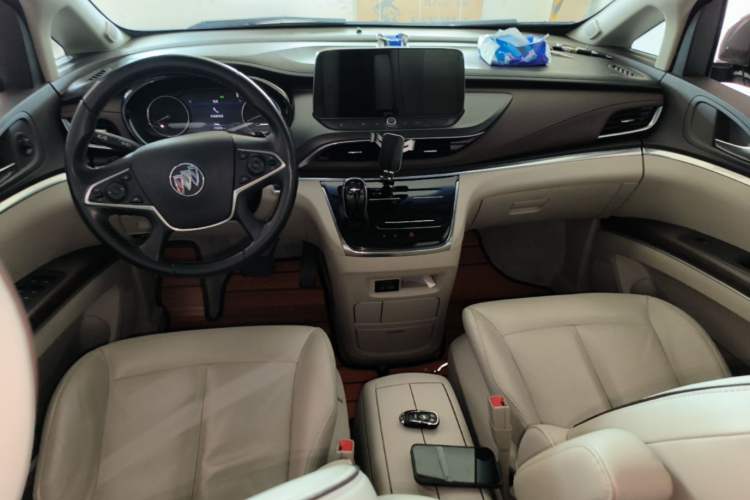 Used Buick GL8 2021 Land Cruiser Executive Class 652T Luxury Model Center Console