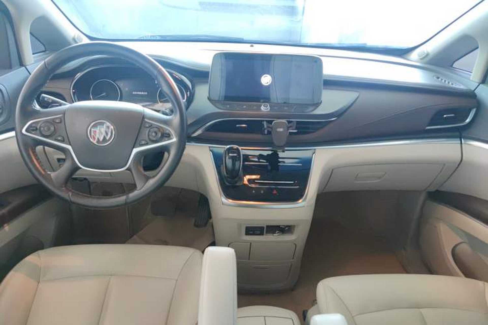 Used Buick GL8 2021 Land Cruiser Executive Class 652T Luxury Model Center Console